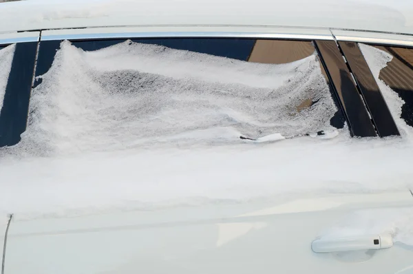 Χιόνι Για Αυτοκίνητο Κρύα Ημέρα Του Ιανουαρίου — Φωτογραφία Αρχείου