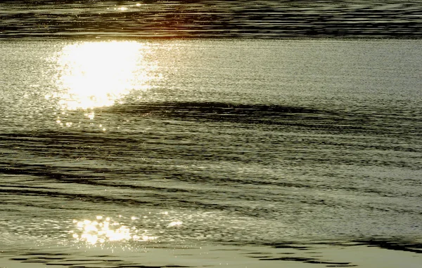 Doku Water Sunset Gündoğumu Güneş Suya Yansıyan — Stok fotoğraf