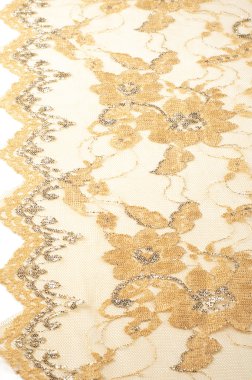 kumaş dantel. iyi bir açık kumaş, pamuk veya ipek, genellikle birini döngü, büküm veya desenleri iplik örgü tarafından yapılan ve özellikle hazır giyim süsleme için kullanılan