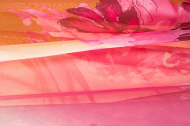 Pembe kumaş çiçek işlemeli. doku. Stüdyo fotoğrafı