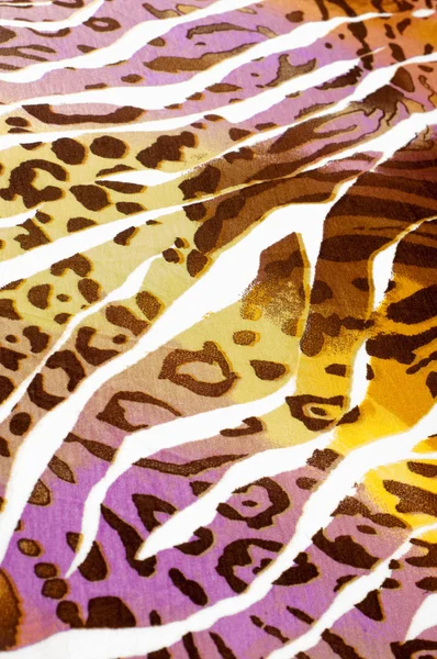 doku dantel. iyi bir açık kumaş, pamuk veya ipek, genellikle birini döngü, büküm veya desenleri iplik örgü tarafından yapılan ve özellikle hazır giyim süsleme için kullanılan.