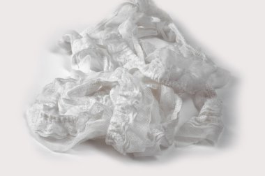 doku dantel. iyi bir açık kumaş, pamuk veya ipek, genellikle birini döngü, büküm veya desenleri iplik örgü tarafından yapılan ve özellikle hazır giyim süsleme için kullanılan.