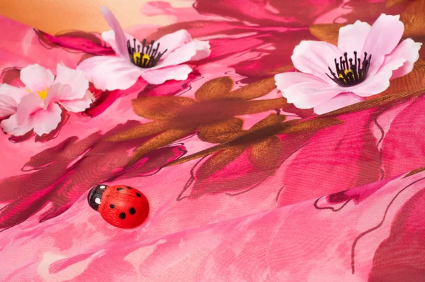 Flores Con Incrustaciones Tela Rosa Textura Fotografiado Estudio — Foto de Stock