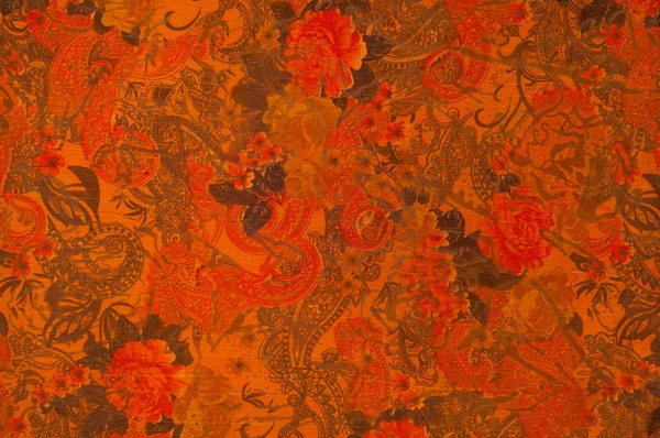 Červený textilie textura s květy růže — Stock fotografie