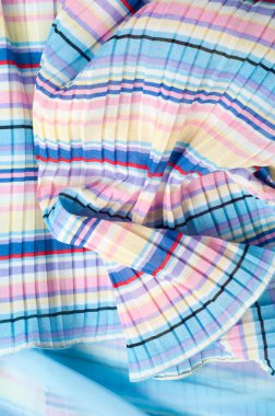 Pileli kumaş. Sinii sarı kırmızı beyaz çizgili doku