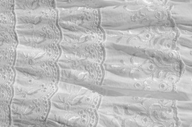 Beyaz pamuklu kumaş, desen ile