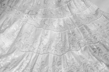 Beyaz pamuklu kumaş, desen ile