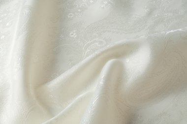 İpek kumaş doku, renk nane krem, çiçek çizimleri ile