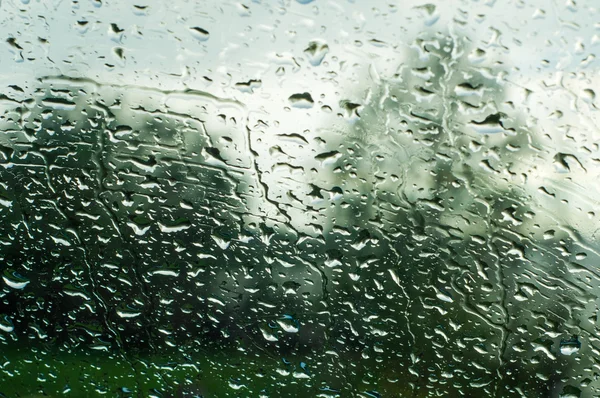 Cam üzerine yağmur damlaları — Stok fotoğraf