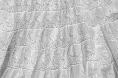 Beyaz pamuklu kumaş, desen ile