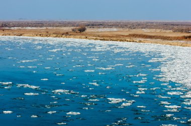 ilk Don Nehri üzerinde buz oluşumu. Ili Kazakistan. Kapchagai Bakanas