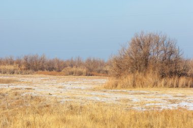 Kış, nehir veya Kazakistan bozkır. Kapchagai Bakanas
