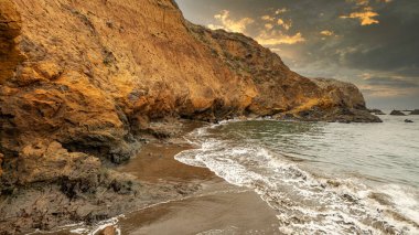 Rodeo Sahili, Kaliforniya, ABD, San Francisco Deniz Bölgesi Dinlenme Alanı 'nda kaya oluşumları, Kaliforniya' nın güzel manzarası.