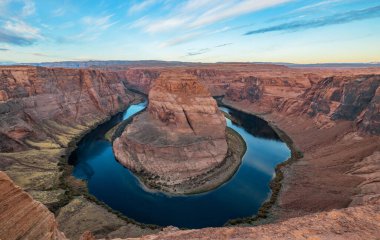 Glen Kanyonu 'ndaki Colorado Nehri' nin kıvrımlı, Arizona Horseshoe Virajı, güzel manzara, bir kartpostal için resim, büyük tahta, seyahat acentesi.