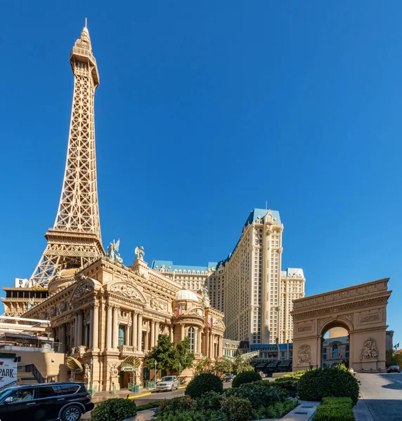 Las Vegas, EE.UU. - 20 de noviembre de 2020, vista del hotel y casino de París durante el día, durante la pandemia de Covid - 19. Concepto, turismo, viajes. — Foto de Stock