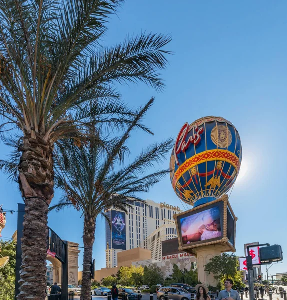 Las Vegas, EE.UU. - 20 de noviembre de 2020, vista de la calle principal de la ciudad durante el día durante la pandemia de covidio-19. Concepto, turismo, viajes. — Foto de Stock