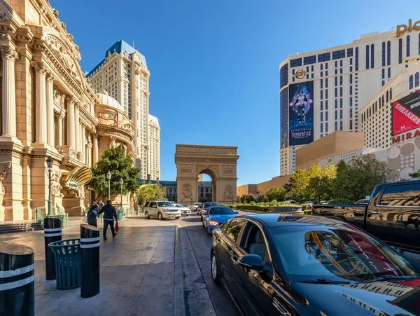 Las Vegas, EE.UU. - 20 de noviembre de 2020, vista del hotel y casino de París durante el día, durante la pandemia de Covid - 19. Concepto, turismo, viajes. — Foto de Stock