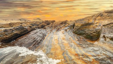 Pasifik kıyısında, Carmel, Kaliforniya 'daki Point Lobos State Reserve' de tuhaf kaya oluşumlarının güzel bir manzarası..