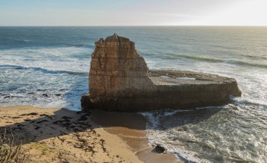 Pasifik kıyılarının güzel manzarası, kayalar, okyanus, dalgalar, Santa Cruz ve Davenport Kaliforniya 'nın en güzel plajlarından bazılarına sahiptir..
