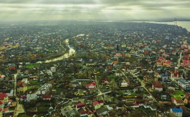 Kiev 'deki Osokorki özel sektörünün insansız hava aracı görüntüsü..