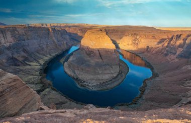 Colorado Nehri 'nin Arizona kıvrımlı Horseshoe Bend' i, Glen Kanyonu 'nda, güzel manzara, bir kartpostal için resim, büyük tahta, seyahat acentesi.