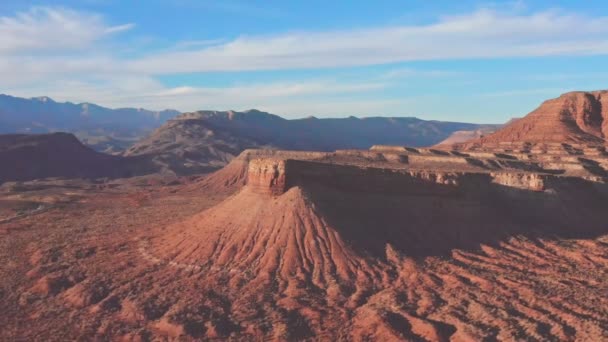 Hermosa vista aérea del paisaje rocoso del Parque Nacional Zion Canyon, suroeste de Utah, EE.UU. — Vídeo de stock