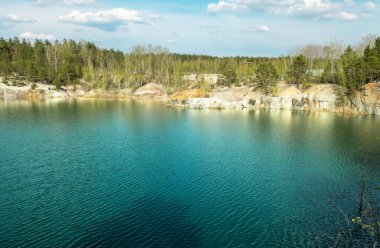 Korostyshevsky taş ocağı, Korostyshev, Zhytomyr bölgesinin dışındaki granit ocağını sular altında bıraktı. Peyzaj