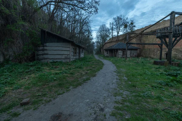 Benteng Tarakanovsky Benteng Dubensky, Benteng Dubenskaya Baru adalah sebuah monumen arsitektural abad ke-19, yang terletak di dekat desa Tarakanov di distrik Dubna, wilayah Rivne. Lansekap — Stok Foto