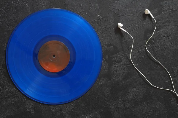 Blue Vinyl Plaat Een Zwarte Achtergrond Retro Stijl Bovenaanzicht — Stockfoto