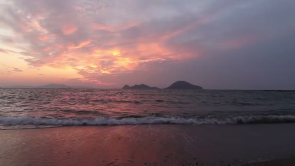 Turgutreisの海辺の町と壮大な夕日 — ストック動画