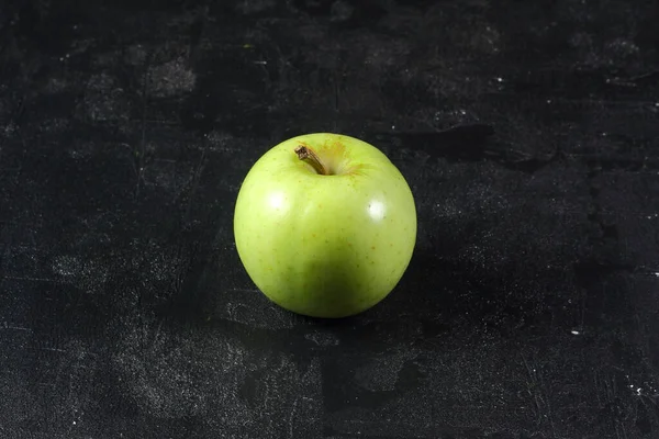 Groene Appel Gezond Fruit Zwarte Achtergrond — Stockfoto