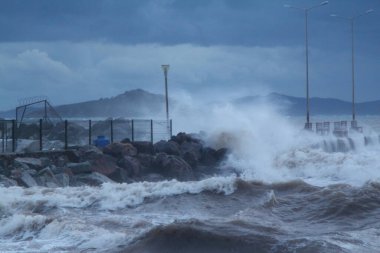 Bodrum, Hindi. 15 Ocak 2019: Ege Denizi 'nde güney fırtınası. Dalgalar dalgaların üzerinden geçti..