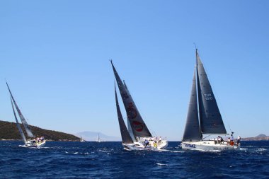 Bodrum, Hindi. 18 Ağustos 2016: Mustafa Koç 'un anısına Bodrum' da Türkiye Denizcilik Federasyonu tarafından yelkencilik yarışları düzenlendi.