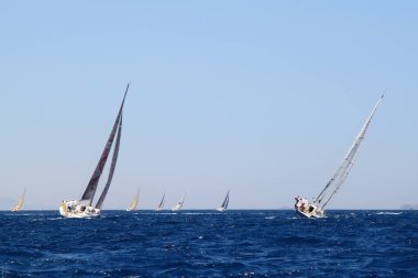 Bodrum, Hindi. 18 Ağustos 2016: Mustafa Koç 'un anısına Bodrum' da Türkiye Denizcilik Federasyonu tarafından yelkencilik yarışları düzenlendi.