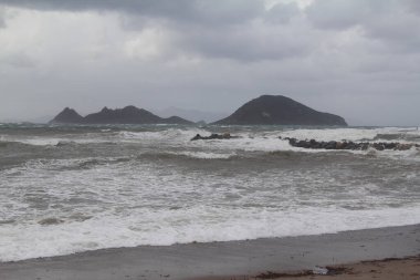 Bodrum, Hindi. 18 Ocak 2018: Ege Denizi 'nde güney fırtınası. Dalgalar dalgaların üzerinden geçti..