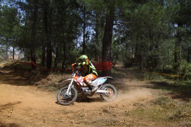 Bodrum, Türkiye, 30 Nisan 2017. Türkiye Motosiklet Federasyonu tarafından düzenlenen Türkiye Enduro Şampiyonası 'nın birinci ayağı