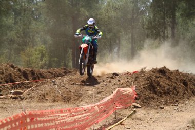 Bodrum, Türkiye, 30 Nisan 2017. Türkiye Motosiklet Federasyonu tarafından düzenlenen Türkiye Enduro Şampiyonası 'nın birinci ayağı