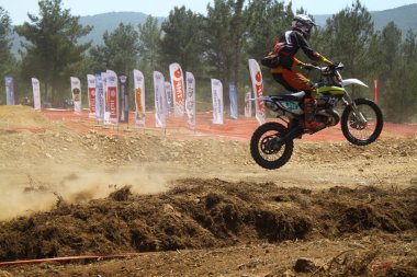 Bodrum, Türkiye, 30 Nisan 2017. Türkiye Motosiklet Federasyonu tarafından düzenlenen Türkiye Enduro Şampiyonası 'nın birinci ayağı
