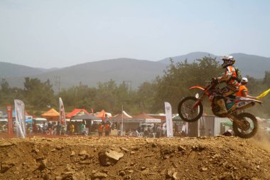 Bodrum, Türkiye, 30 Nisan 2017. Türkiye Motosiklet Federasyonu tarafından düzenlenen Türkiye Enduro Şampiyonası 'nın birinci ayağı