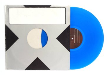 Siyah kağıt kapağı ve mavi plak plağı beyaz arkaplanda izole edilmiş.