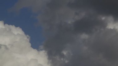 4k zaman geçidi bulutlu güzel mavi gökyüzü. Gökyüzü bulutları.