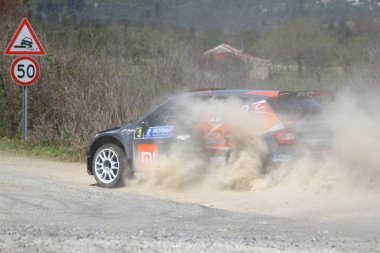 Bodrum, Hindi. 11 Nisan 2021: Türkiye Otomobil Sporları Federasyonu 'nun ilk yarışı Demir Berberoğlu ve Şevki Gokerman Ralli Kupası' nın 