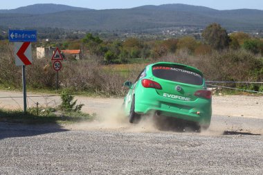 Bodrum, Hindi. 11 Nisan 2021: Türkiye Otomobil Sporları Federasyonu 'nun ilk yarışı Demir Berberoğlu ve Şevki Gokerman Ralli Kupası' nın 