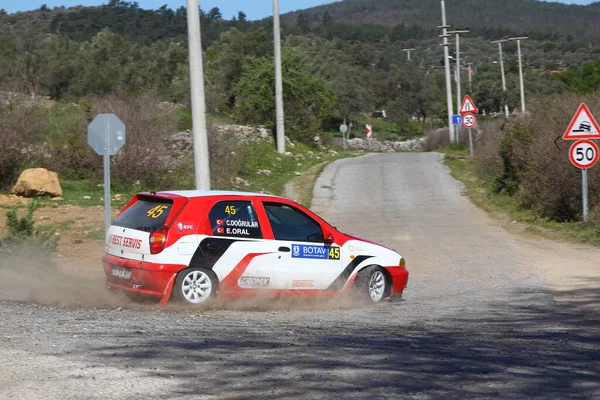 Bodrum, Hindi. 11 Nisan 2021: Türkiye Otomobil Sporları Federasyonu 'nun ilk yarışı Demir Berberoğlu ve Şevki Gokerman Ralli Kupası' nın 