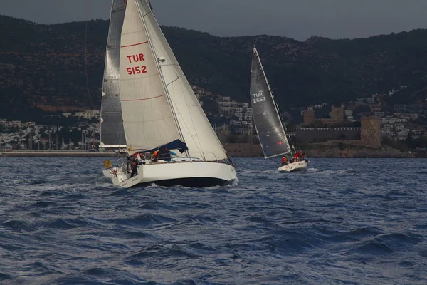 Bodrum Turquía Diciembre 2017 Veleros Navegan Con Viento Las Aguas — Foto de Stock