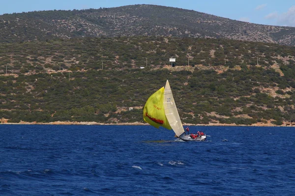 Μποντρούμ Τουρκία Δεκεμβρίου 2017 Ιστιοφόρα Πλέουν Θυελλώδη Καιρό Στα Καταγάλανα — Φωτογραφία Αρχείου