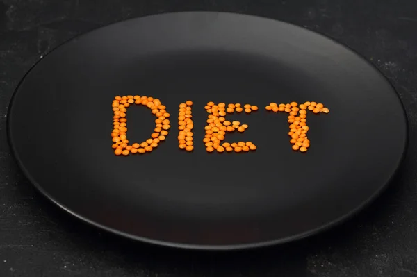 Schwarze Platte Mit Dem Wort Diet Auf Schwarzem Hintergrund Mit — Stockfoto