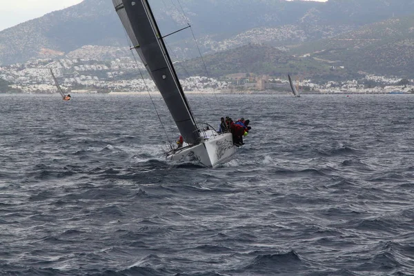 Bodrum Turkiet Januari 2018 Segelbåtar Seglar Blåsigt Väder Egeiska Havets — Stockfoto