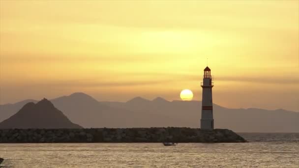 Seelandschaft Bei Sonnenuntergang Leuchtturm Der Küste Turgutreis Meer Und Spektakuläre — Stockvideo