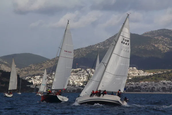 Bodrum Turkiet Februari 2018 Segelbåtar Seglar Blåsigt Väder Egeiska Havets — Stockfoto